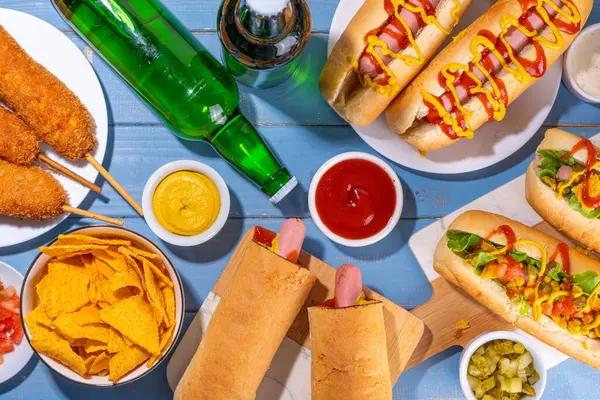 Nemzeti Hot Dogs Napi Háttér Hotdog Nyári Party Ételek Különböző Stock Fotó