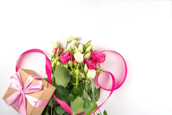Anyák Napja Nemzetközi Ünnepi Üdvözlőlap Csokor Rózsa Virágok Aranyos Képeslap Jogdíjmentes Stock Képek