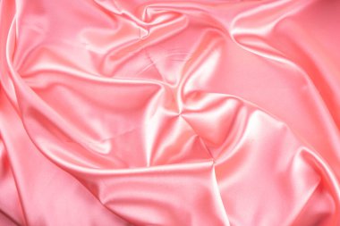 Basit, güzel, saten kumaş arka plan. Nazikçe pembe inci krem dalgalar katlanmış saten kumaş, ışık parıltıları, yüzey, düz yatar taklit kopya alanı ürün veya metin için