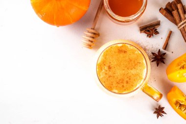 Kafeinsiz tatlı balkabağı sütü, tatlı sağlıklı içecek, kahvesiz balkabağı latte alternatifi