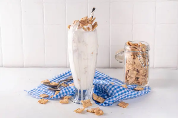 stock image Cinnamon Toast Crunch cold milkshake drink with cinnamon sugar and caramel, glass of iced dairy cocktail with a lot of cinnamon toast cereal mix 