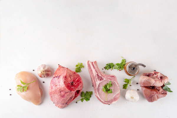 Белок плотоядные диеты, животный белок различных источников - сырое мясо, печень, курица, субпродукты, сердце, печень, легкие, альтернативный бюджет недорогие источники животного белка