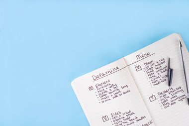 Dopamin Menüsü DHD beyninizi uyarır, günlük mutluluk ve serotonin dozunu artırır, dopamin seviyesini doğal olarak yükselten zevkli, sağlıklı alışkanlıklar ve aktivite fikirleri listesidir.