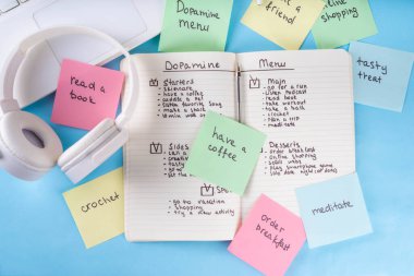 Dopamin Menüsü DHD beyninizi uyarır, günlük mutluluk ve serotonin dozunu artırır, dopamin seviyesini doğal olarak yükselten zevkli, sağlıklı alışkanlıklar ve aktivite fikirleri listesidir.