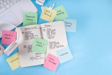 Dopamin Menüsü DHD beyninizi uyarır, günlük mutluluk ve serotonin dozunu artırır, dopamin seviyesini doğal olarak yükselten zevkli, sağlıklı alışkanlıklar ve aktivite fikirleri listesidir.