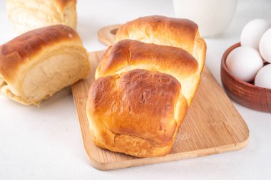 Japon ekmeği Shokupan, Hokkaido sütlü ekmek, ya da sadece pofuduk çörekler, mutfak masasında, kopyalama alanı