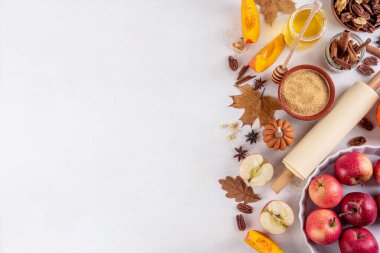 Sonbahar pişirme, çeşitli malzemelerle mevsimlik tatlı pişirme - bal, kabak kabağı kabağı, kahverengi şeker, tarçın, baharat, kırmızı elma, ceviz, fındık. Sonbahar, Şükran Günü pastanesi geçmişi