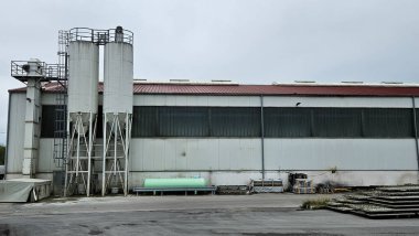 Beton Fabrikası, Endüstriyel Dış, Silos, İnşaat Malzemeleri. Yüksek kalite fotoğraf
