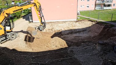 Kazı Kazma Vakfı: İnşaat Alanı, Toprak İşleri. LİEBHERR