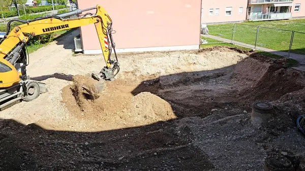 Kazı Kazma Vakfı: İnşaat Alanı, Toprak İşleri. LİEBHERR