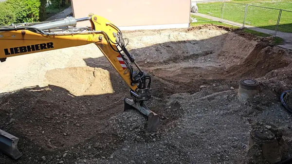 Kazı Kazma Vakfı: İnşaat Alanı, Toprak İşleri. LİEBHERR