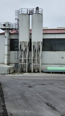 Beton Fabrikası, Endüstriyel Dış, Silos, İnşaat Malzemeleri. Yüksek kalite fotoğraf