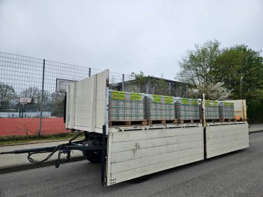 Karavan dolusu kaldırım: Hardscaping için beton bloklar. Yüksek kalite fotoğraf