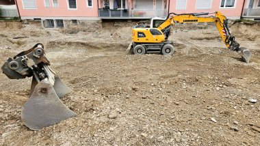 İnşaat alanı, kazıcı yakın çekim, endüstriyel ekipman. LieBERR. Yüksek kalite fotoğraf