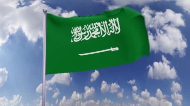 Suudi Arabistan Ulusal Bayrağı gökyüzünde sallanıyor. Özgürlük, vatanseverlik, bağımsızlık günü kavramı.