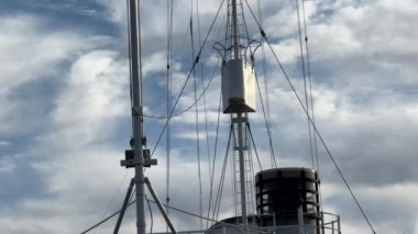 HMCS Sackville, limana yanaşmış tarihi bir donanma gemisi. Halifax 'taki Deniz Müzesi, Nova Scotia, Kanada. Bölüm 2. Yüksek kalite 4K görüntü.