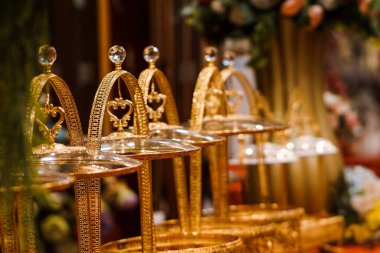 mumlarla düğün töreni