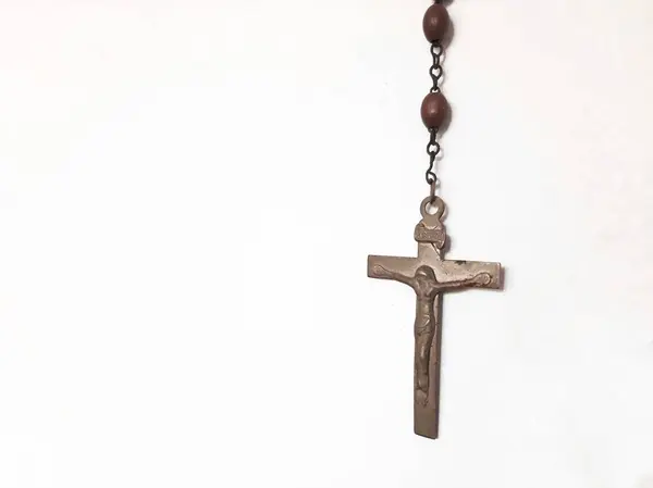 Beyaz arka plan üzerinde çapraz