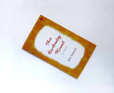 Bogor, Endonezya - 26 Ekim 2024: Jingga untuk Sandyakala Bölüm 1 Yazan Esti Kinasih