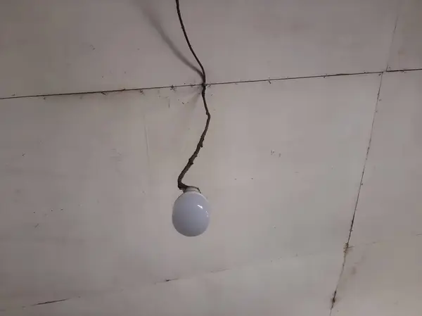 Asılan bir lamba