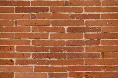 Kırsal bir tuğla duvarın bu yakın çekimi, tasarım ve mimari için ideal olan dokularını ve renklerini vurgular