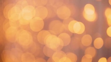 Güzel, sıcak bokeh ışıkları yaratıcı her projeyi geliştirmek için uygun yumuşak ve rüya gibi bir arka plan oluşturur.