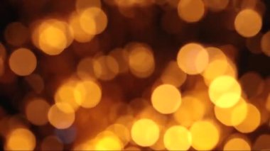 Sıcak bokeh ışıklarının büyüleyici ve büyüleyici bir karışımı, herkes için çarpıcı ve rüya gibi bir zemin oluşturur.