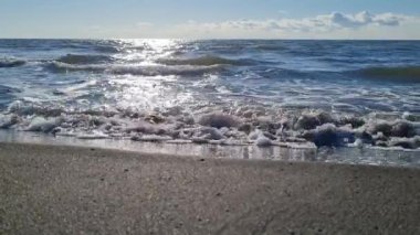 dalgalar deniz kum üzerinde