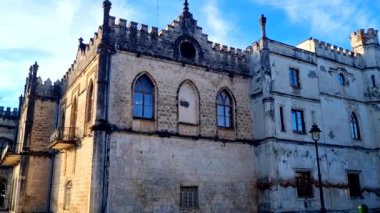 İsrail devletinin başkenti olan eski kasabanın şehrindeki kutsal mezarlık kilisesinin ön cephesi.