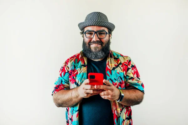 Bearded Fat Man Using Smartphone — Stock Photo, Image