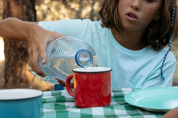 Little Girl Serving Water Camping Day — Stock Photo, Image