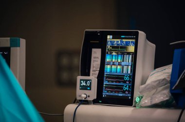 Tıbbi müdahalede ekranı izle.