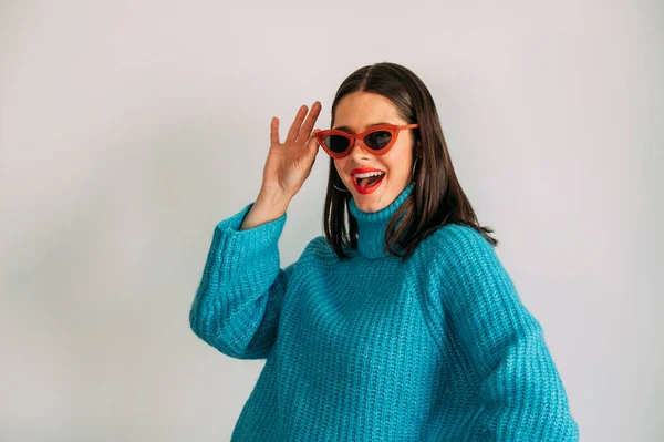 stock image Attractive woman with black hair and sunglasses in positive attitude looking at the camera.