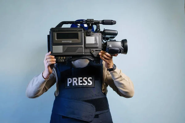 Reporter Bulletproof Vest Holding Video Camera — Stock Photo, Image