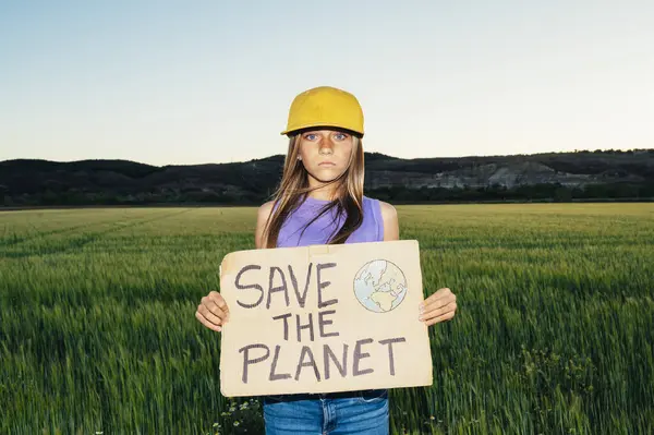 Remaja Cantik Memegang Tanda Yang Mengatakan Planet Stok Foto Bebas Royalti
