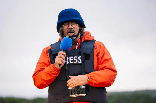Press Reporter Bulletproof Vest Holding Microphone — Stock Photo, Image
