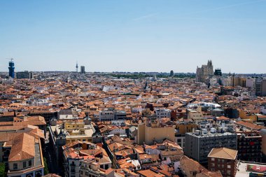 Şehir silueti olan Madrid çatıları