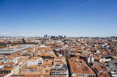 Şehir silueti olan Madrid çatıları