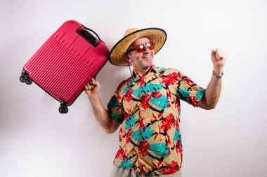 Mutlu adam valiziyle tatile hazır..