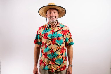 Gülen komik turist ve mutlu poz