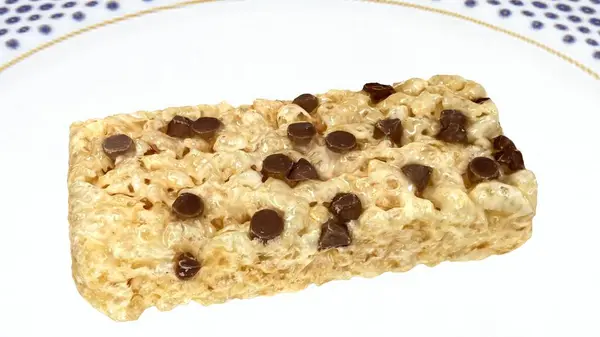 pirinç gevreği tabakta.