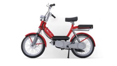 Beyaz arkaplanda pedalı olan scooter