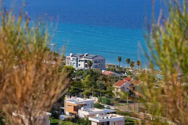 Yunan denizinin güzel manzarası pefkochori, chalkidiki - Yunanistan