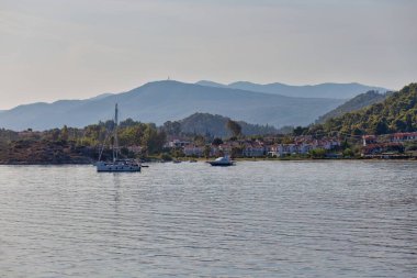 Akdeniz 'in güzel manzarası sabah Sithonia yarımadasında - Yunanistan