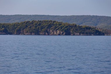 Sithonia yarımadasındaki Yunan denizi adası - Yunanistan
