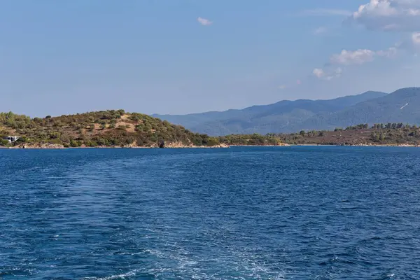 Sithonia yarımadasındaki Akdeniz adası manzarası - Chalkidiki - Yunanistan