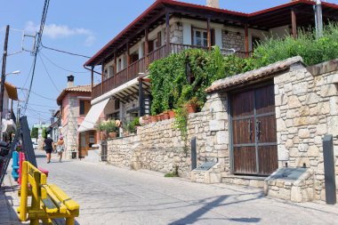 Kassandra-Chalkidiki yarımadasındaki Afytos 'un eski sokak manzarası - Yunanistan