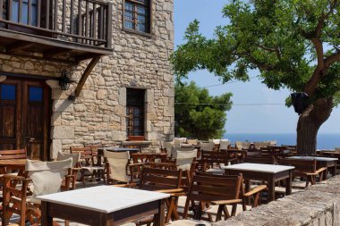 Kassandra-Chalkidiki yarımadasında Afytos 'ta deniz manzaralı restoran - Yunanistan