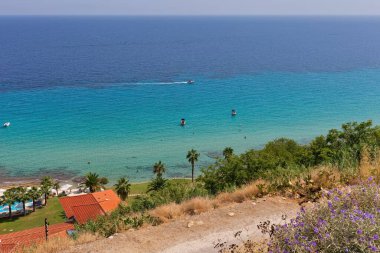 Kassandra-Chalkidiki yarımadasındaki Afytos tepesinden güzel sahil manzarası - Yunanistan