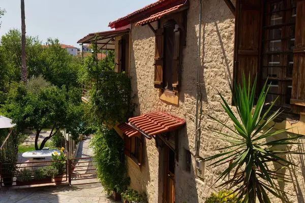 Kassandra-Chalkidiki yarımadasındaki eski şehir manzarası - Yunanistan